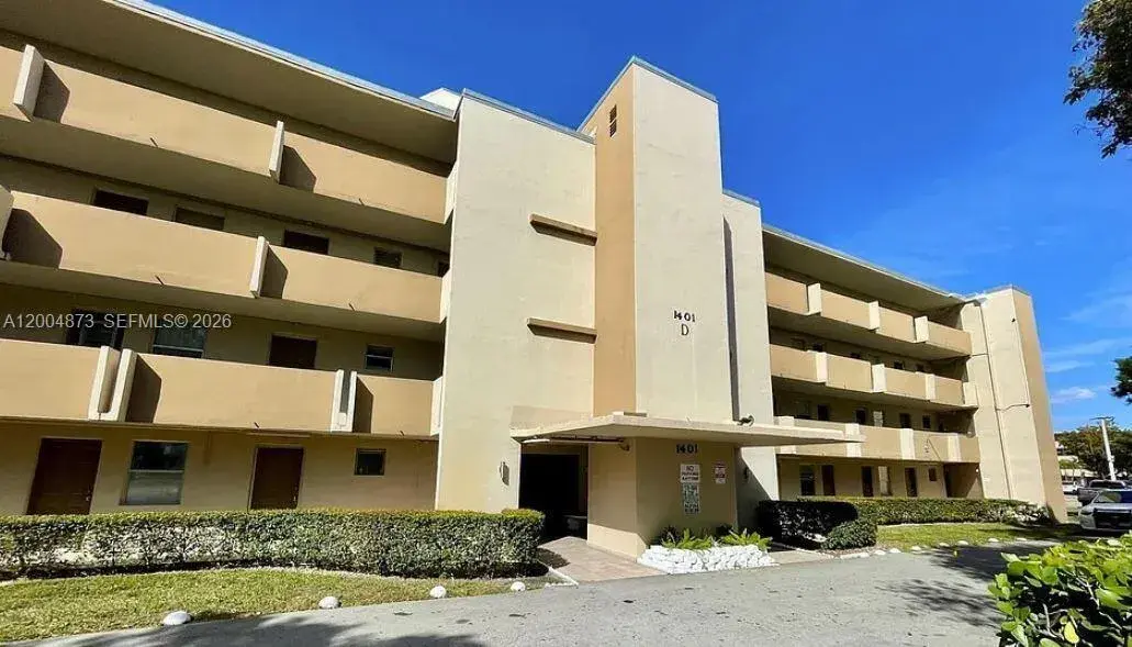 2 bedroom 2 bath Residential for sale at 1401 NE 191st St # D201, Miami FL 33179