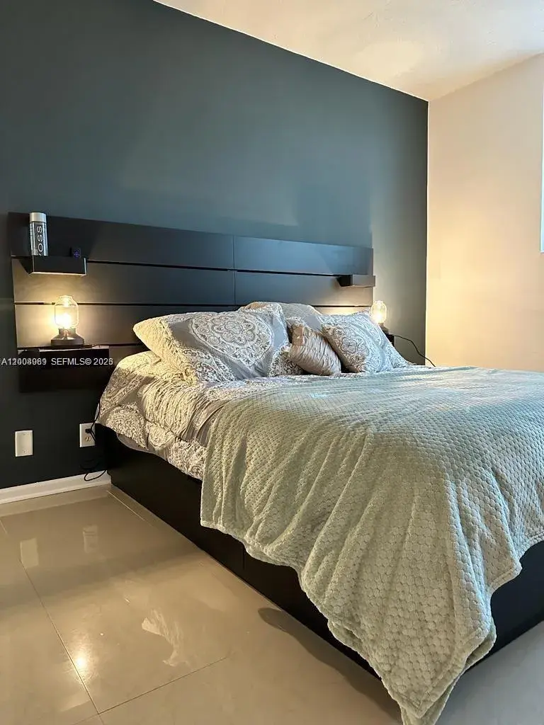 3000 S Ocean Dr # 414, Hollywood FL 33019