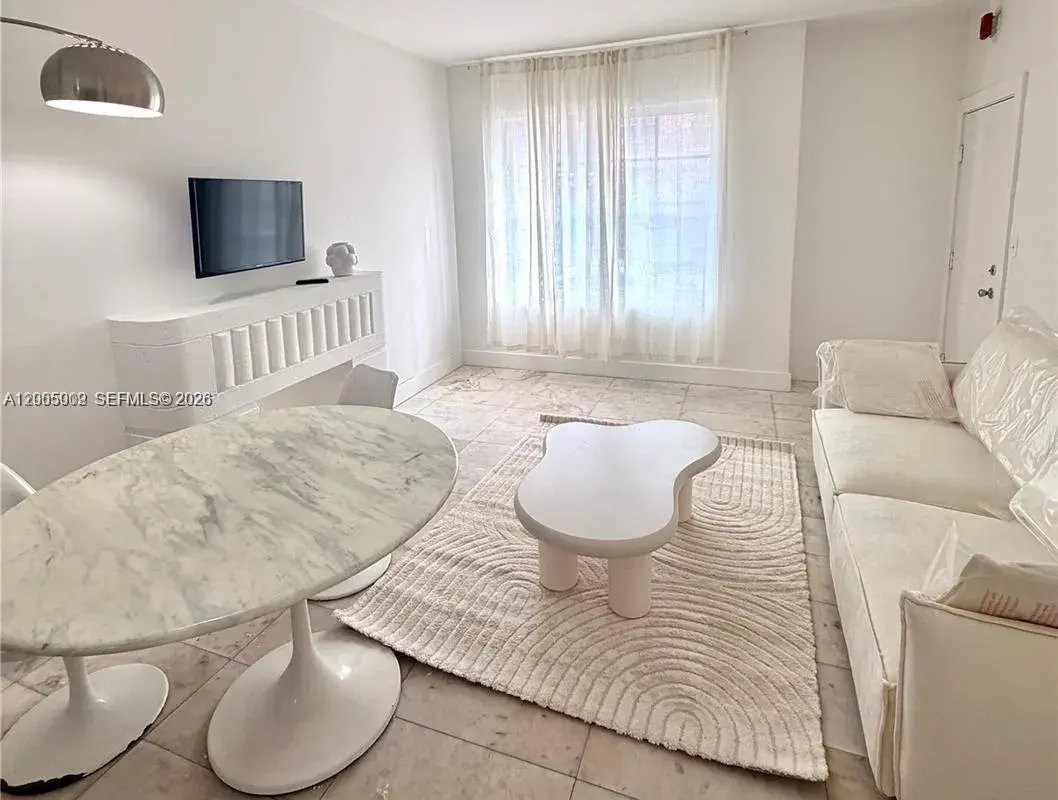 801 8th St # 104, Miami Beach FL 33139