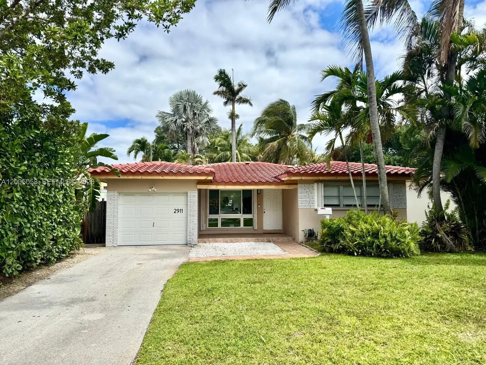 3 bedroom 2 bath Residential Lease for rent at 2911 Monroe St # 0, Hollywood FL 33020