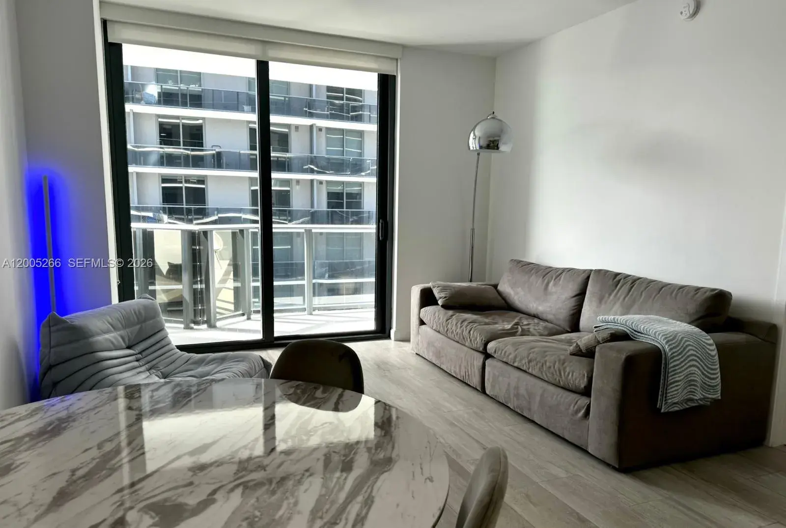1 bedroom 1 bath Residential Lease for rent at 45 SW 9th St # 3107, Miami FL 33130