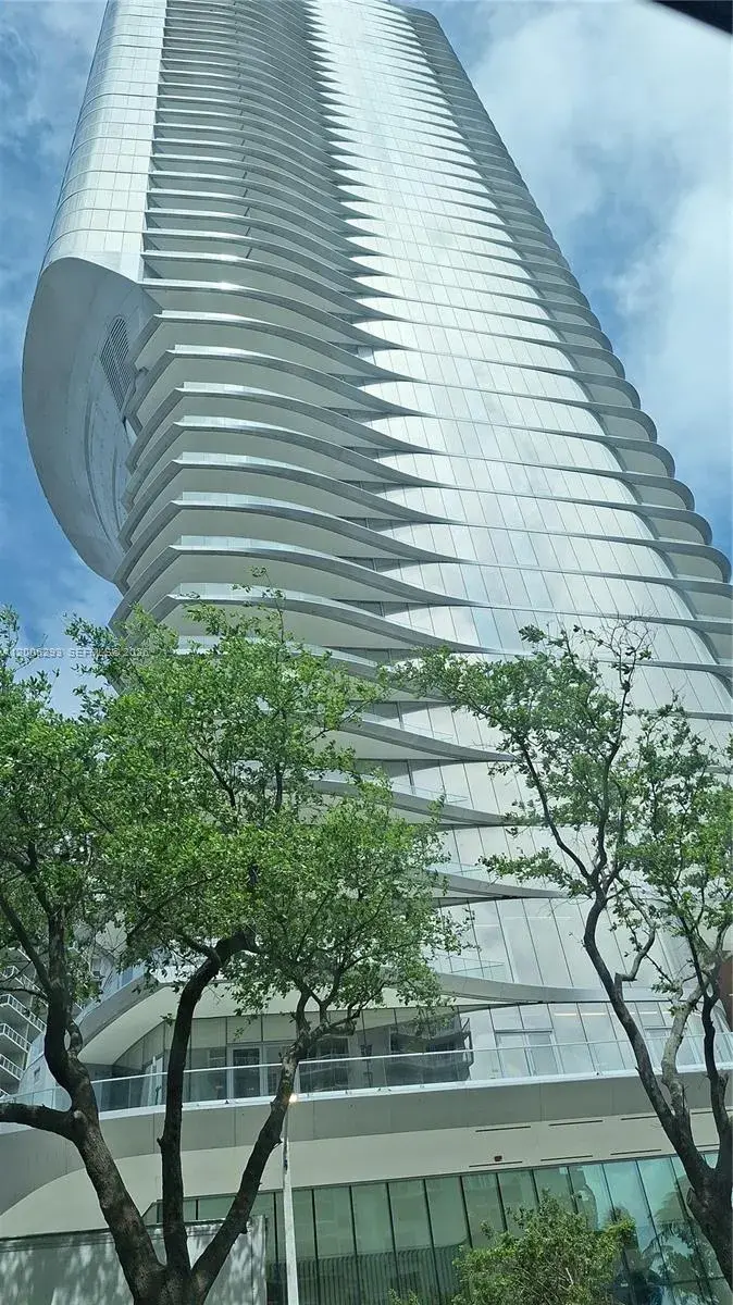 175 se 25 rd # 2803, Miami FL 33129