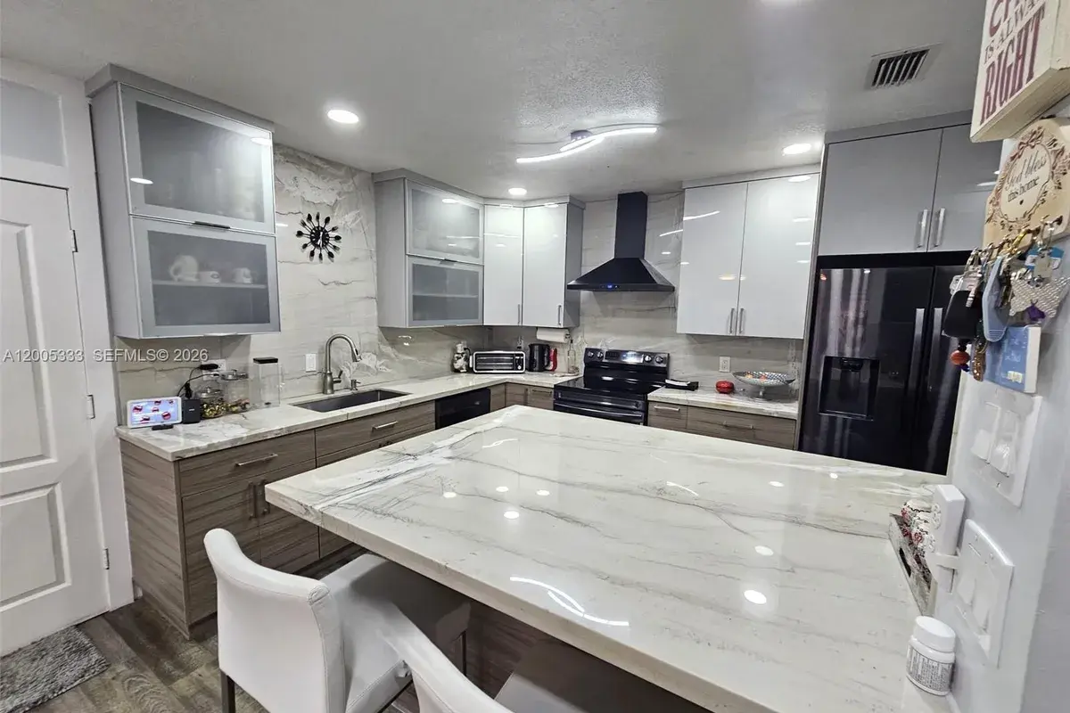 15429 SW 92nd St, Miami FL 33196