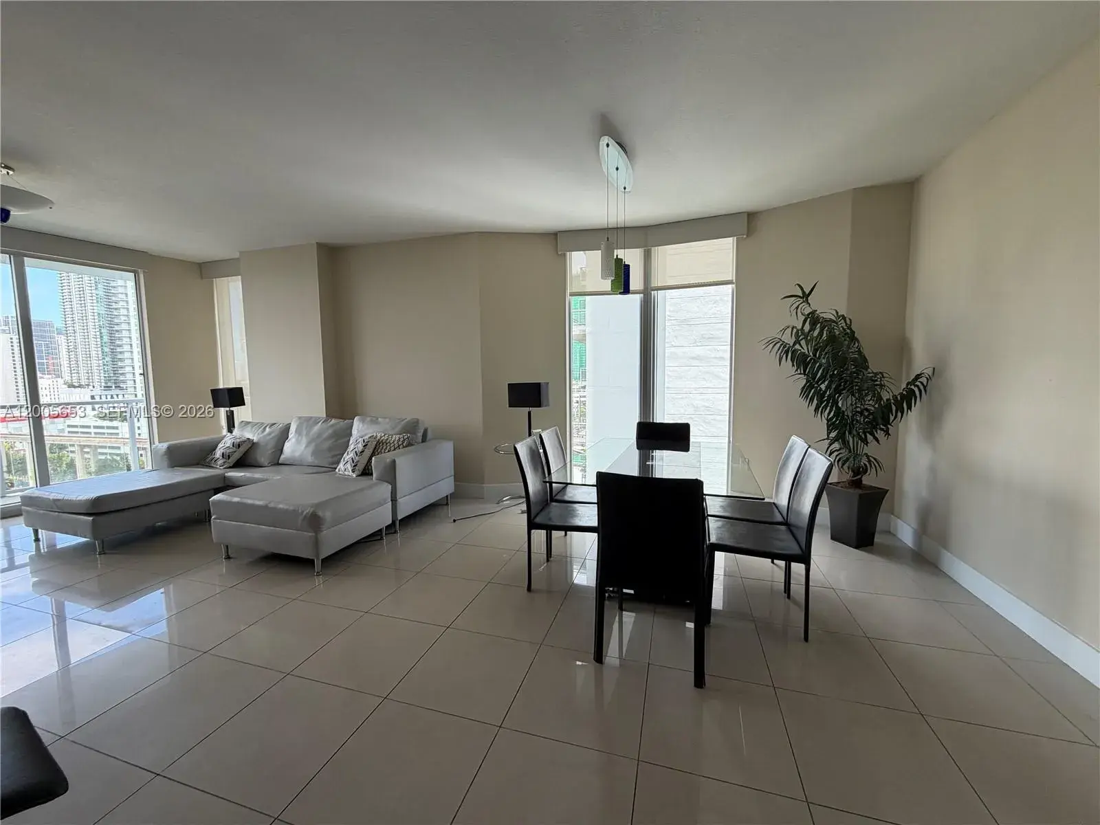 3 bedroom 3 bath Residential Lease for rent at 185 SW 7th St # 1511, Miami FL 33130