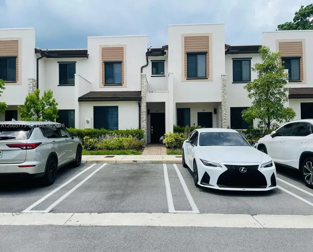 3 bedroom 3 bath Residential for sale at 784 NE 206th Ter, Miami FL 33179