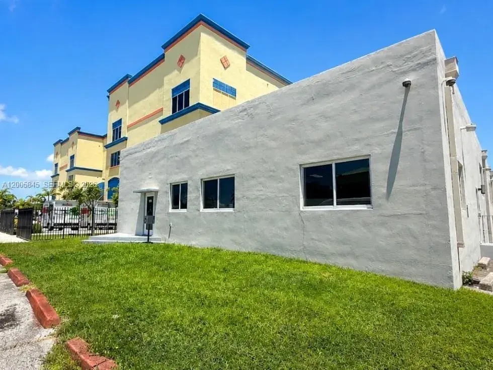 Commercial Sale for sale at 2029 Taft St, Hollywood FL 33020