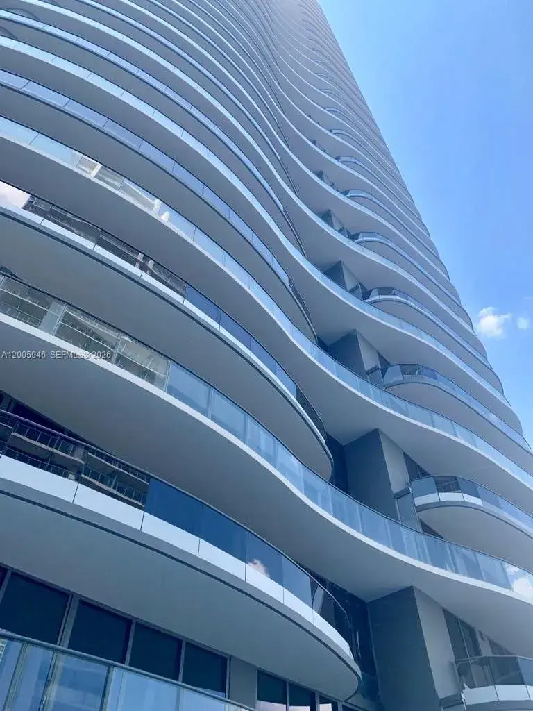 1000 Brickell Plz # 4907, Miami FL 33131