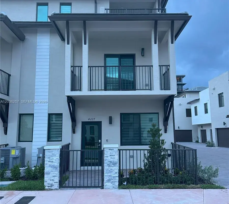 4227 NW 83rd Path, Doral FL 33166