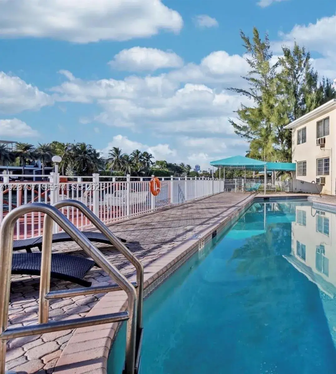 4740 Pine Tree Dr # 20, Miami Beach FL 33140