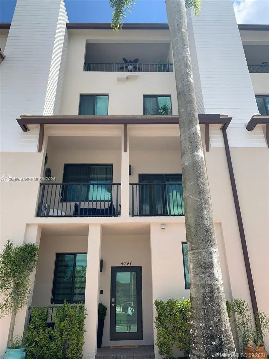 3 bedroom 3 bath Residential for sale at 4747 NW 85th Ave, Doral FL 33166