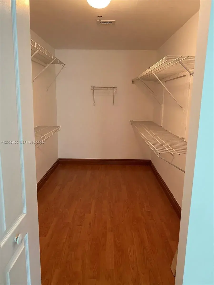 1200 Brickell Bay Dr # 1914, Miami FL 33131