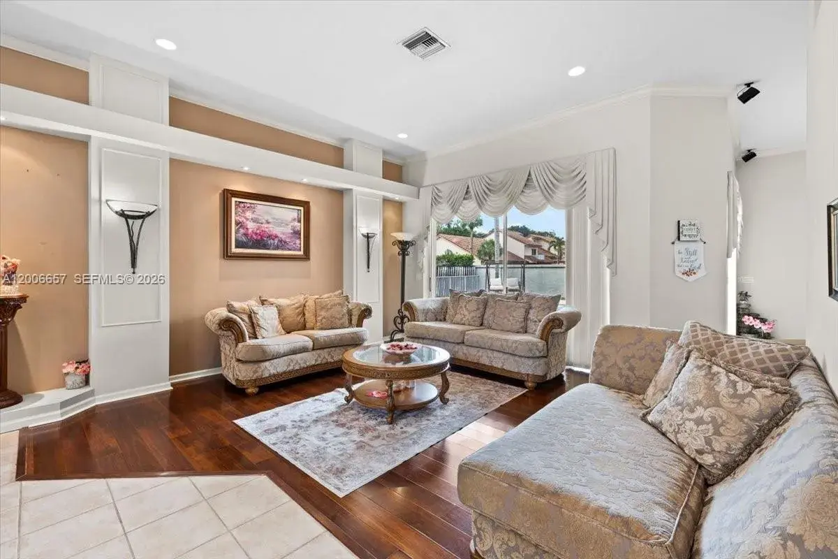 10912 NW 2nd St, Plantation FL 33324