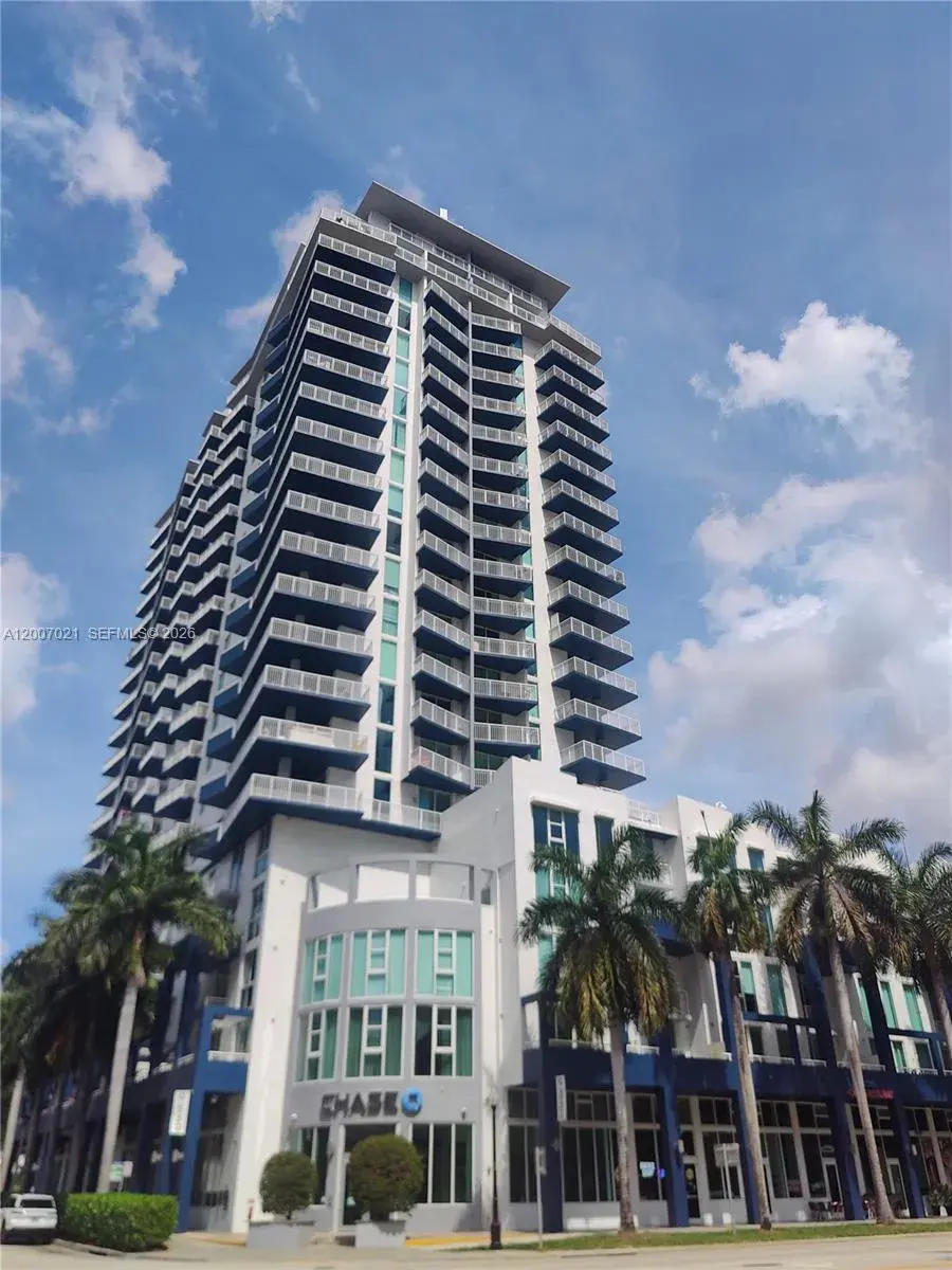 1 bedroom 1 bath Residential for sale at 275 NE 18th St # 1801, Miami FL 33132
