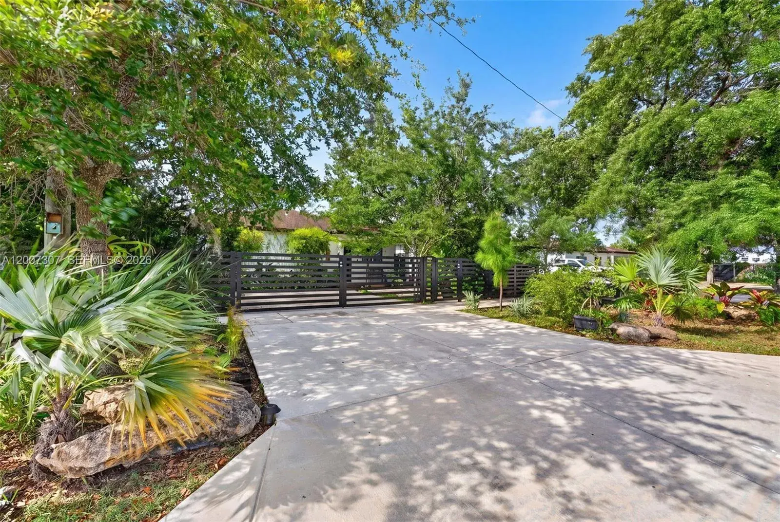 3 bedroom 2 bath Residential for sale at 12310 SW 216th St, Miami FL 33170