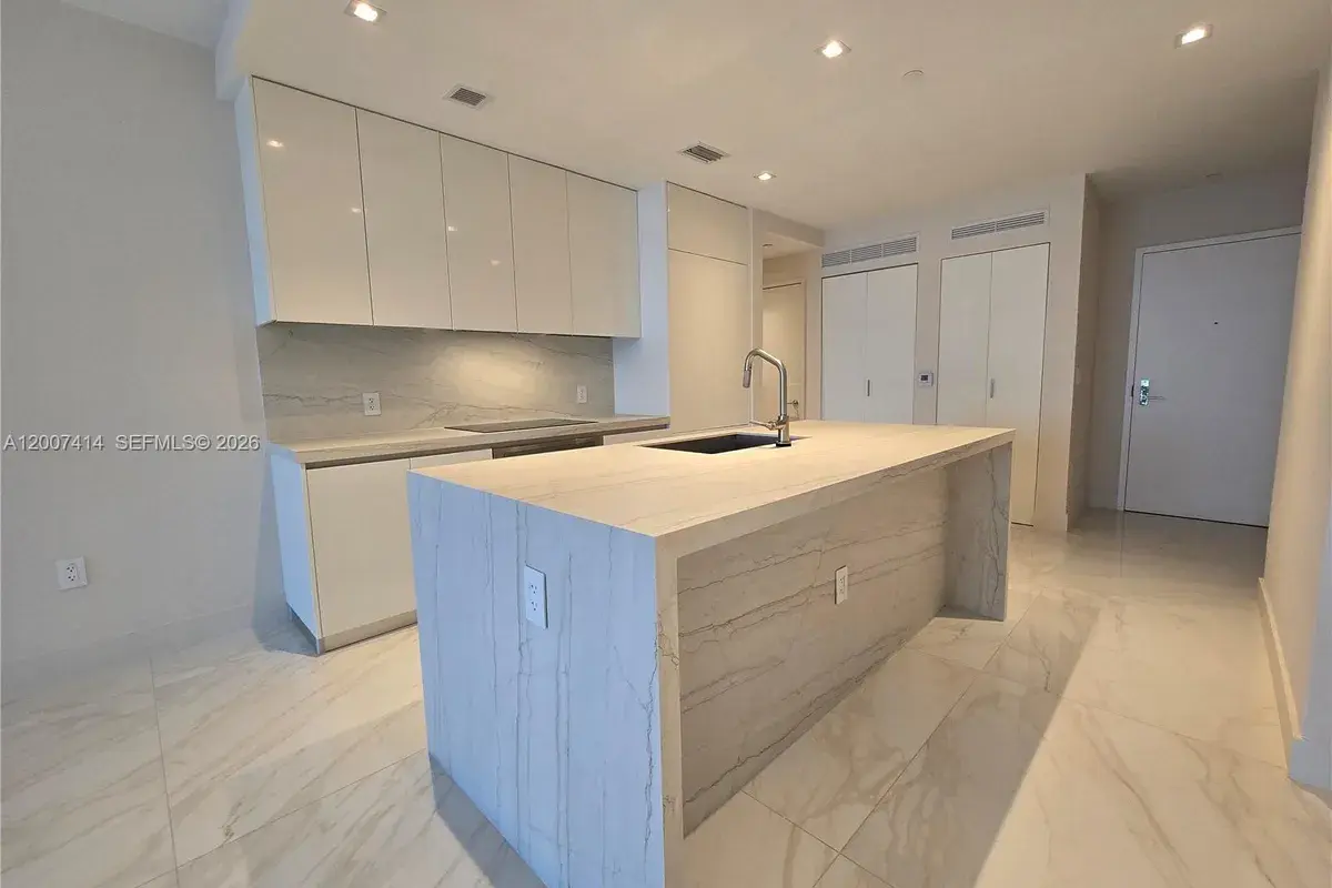 700 NE 24 ST # 3104, Miami FL 33137