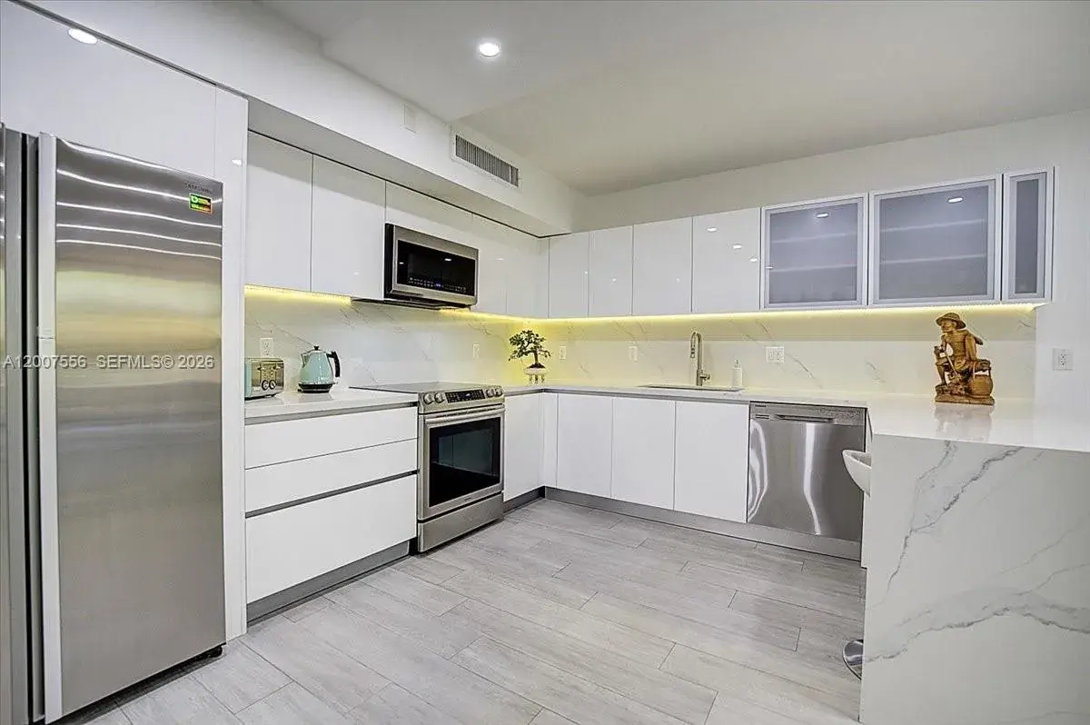 3 bedroom 2 bath for rent at 101 E Crandon Blvd # 276, Key Biscayne FL 33149
