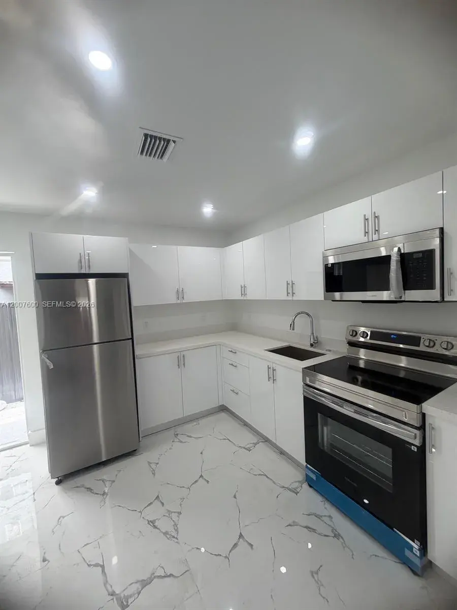 2431 NW 23rd St, Miami FL 33142