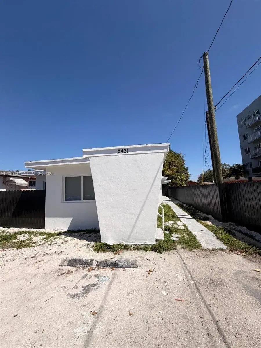 2431 NW 23rd St, Miami FL 33142