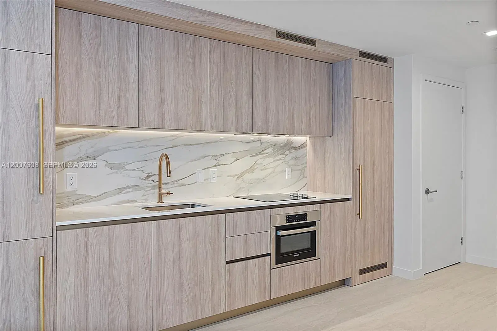 1 bedroom 1 bath Residential Lease for rent at 77 SE 5th St. # 1510, Miami FL 33131
