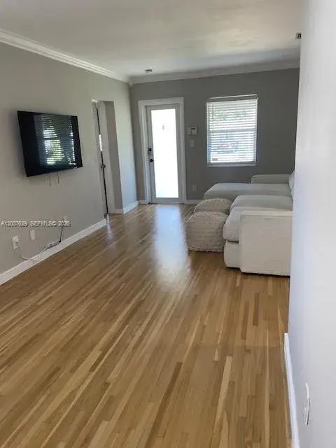 5886 SW 42 St, Miami FL 33155