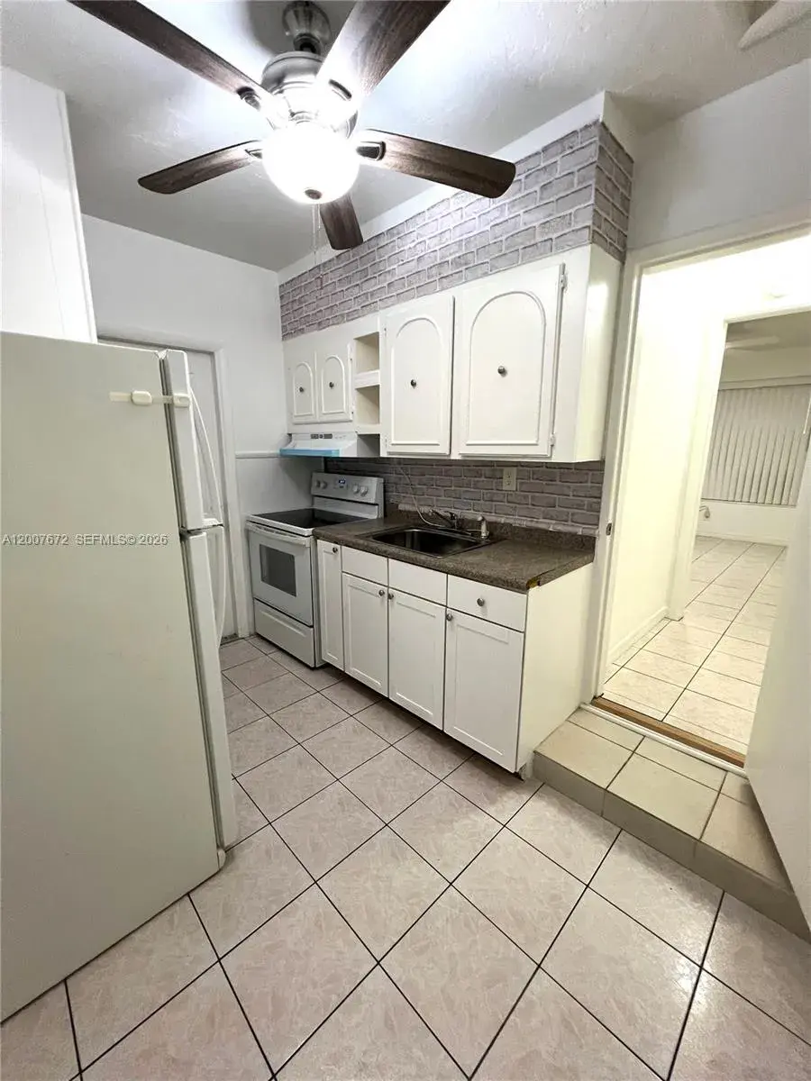 1 bath Residential Lease for rent at 1730 Washington St # 0, Hollywood FL 33020
