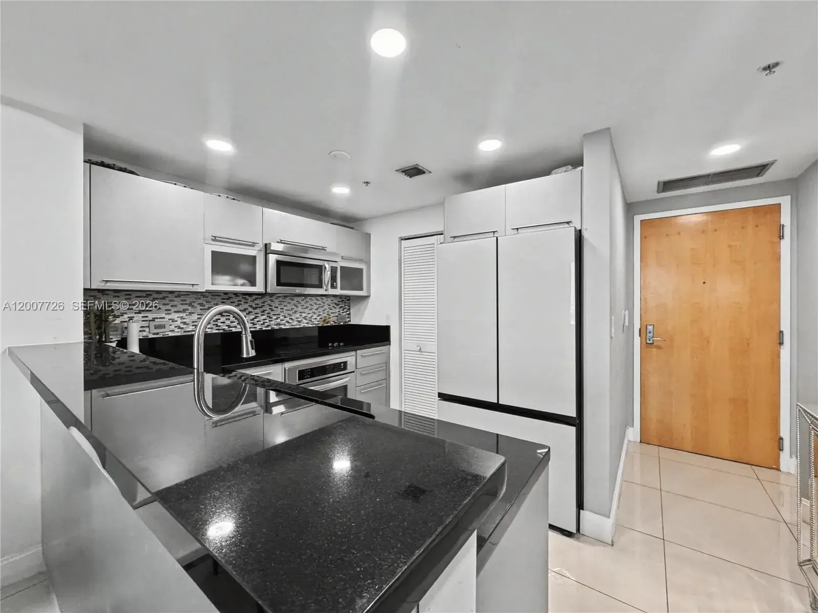 2 bedroom 2 bath Residential Lease for rent at 253 NE 2nd St # 1003, Miami FL 33132
