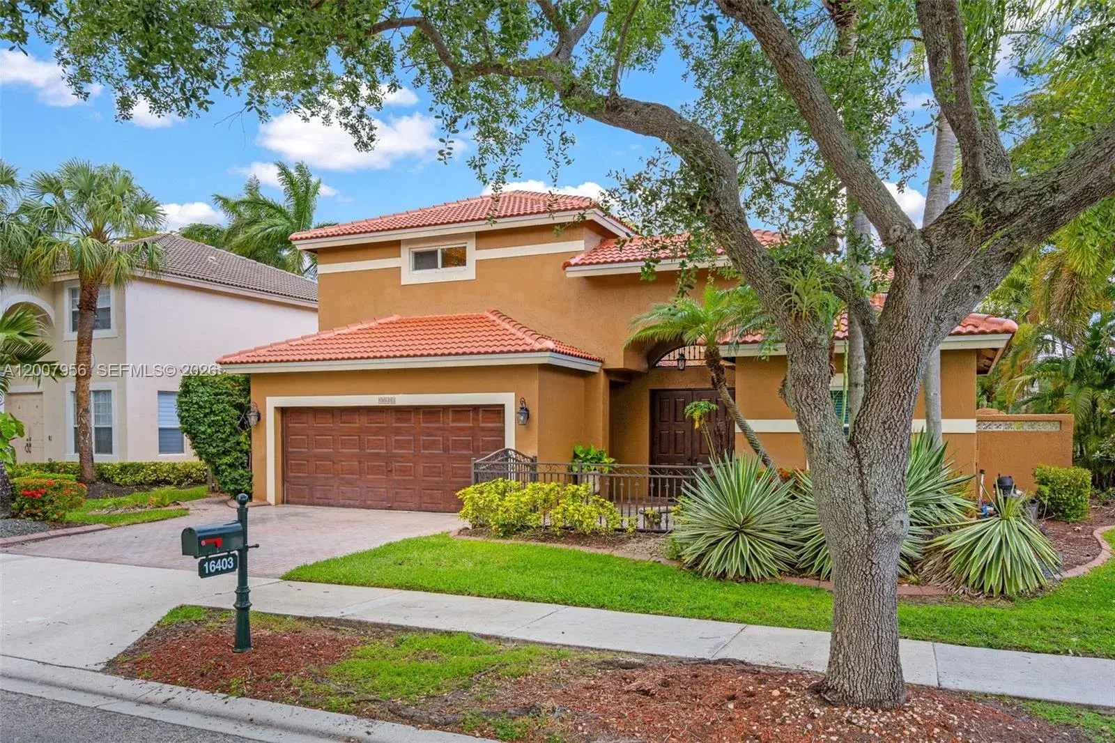 16403 Diamond Head Dr, Weston FL 33331