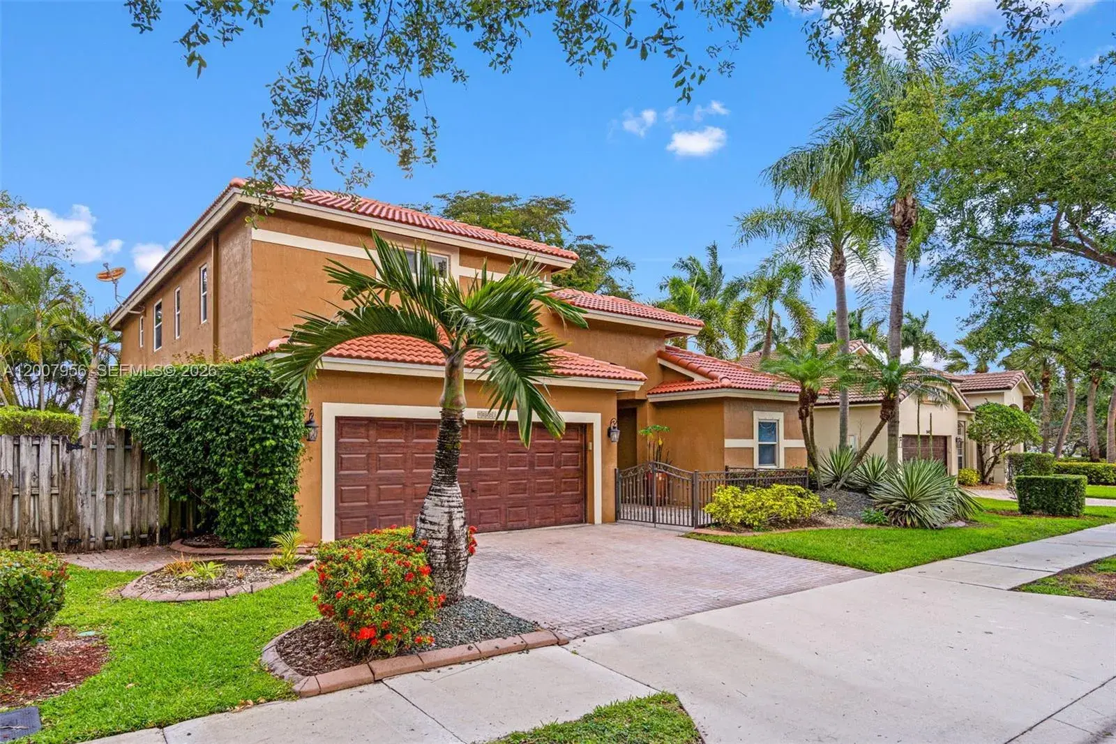 16403 Diamond Head Dr, Weston FL 33331