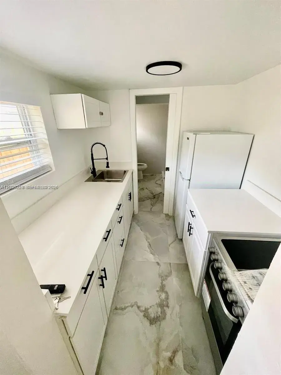 1 bedroom 1 bath Residential Lease for rent at 1649 NE 8th Ave # 1, Fort Lauderdale FL 33305