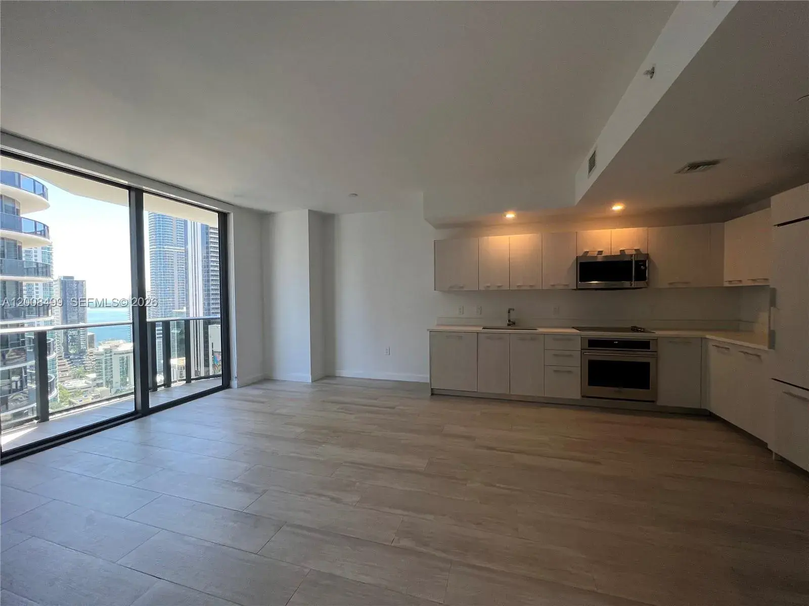 1 bedroom 1 bath Residential Lease for rent at 55 SW 9th St # 2702, Miami FL 33130