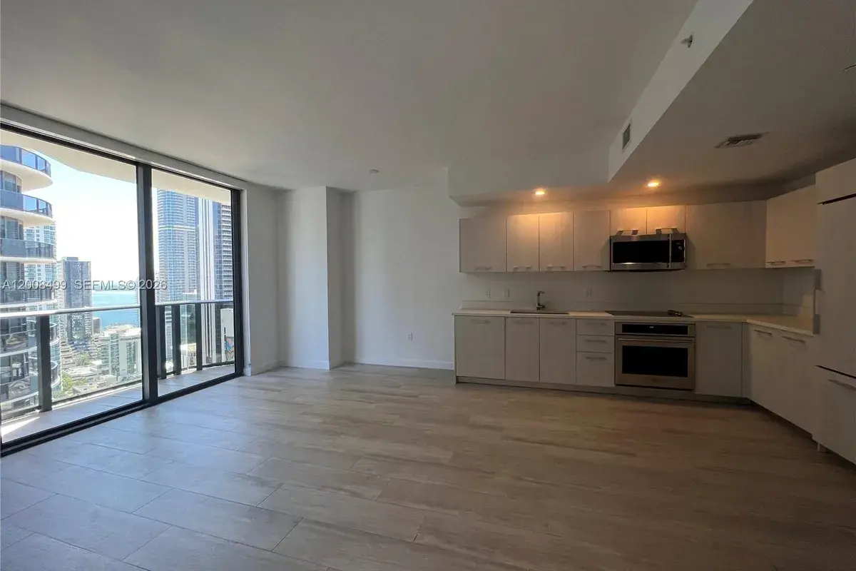 55 SW 9th St # 2702, Miami FL 33130