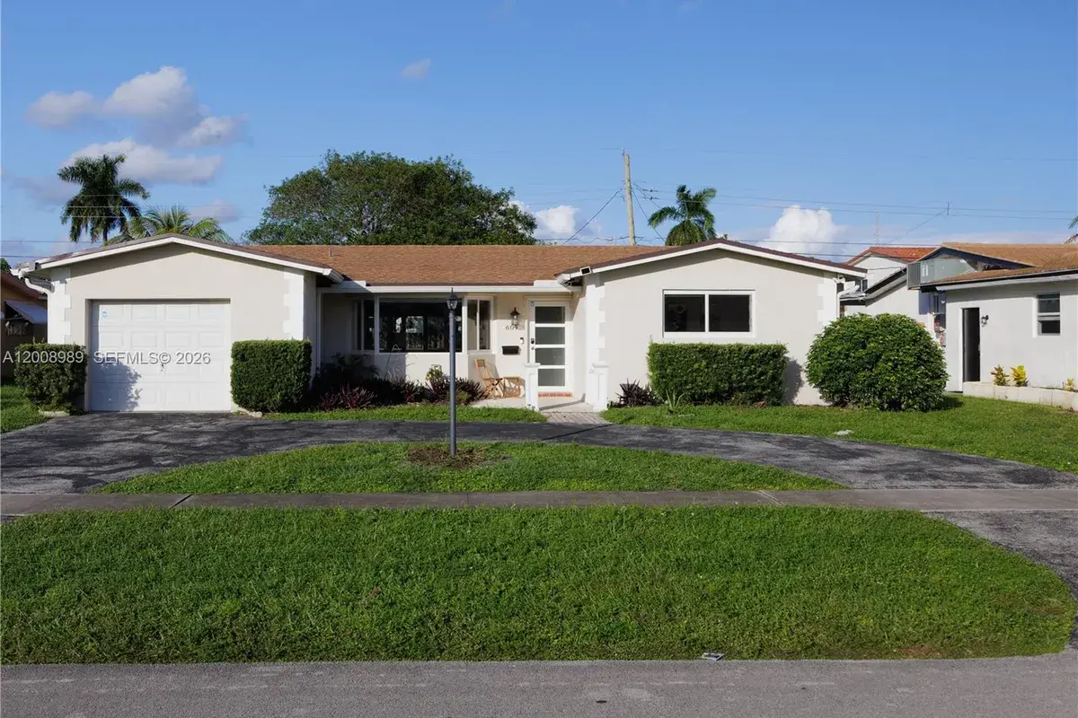 609 S Crescent Dr, Hollywood FL 33021