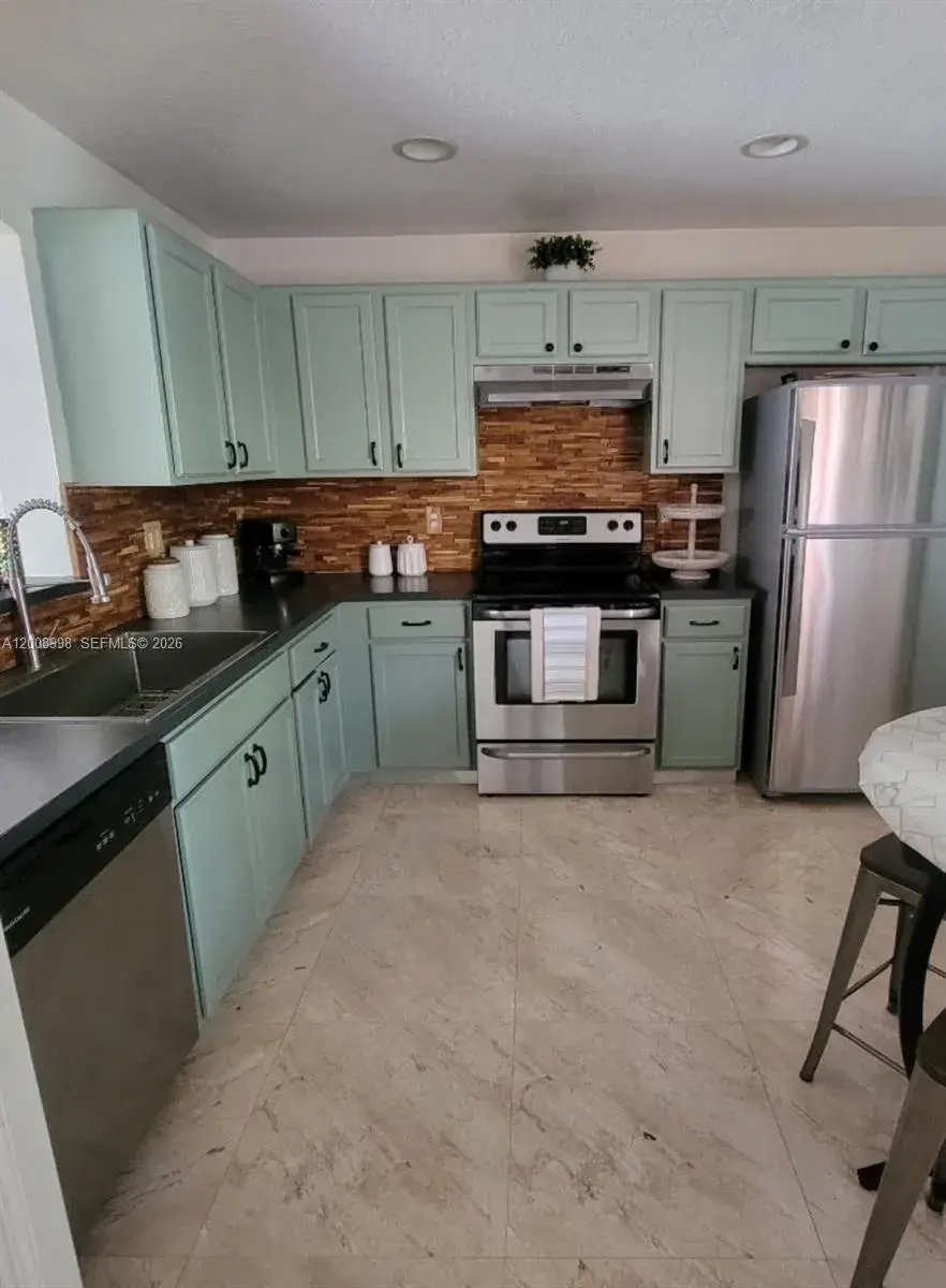 3 bedroom 2 bath Residential for sale at 16504 SW 71st Ter, Miami FL 33193
