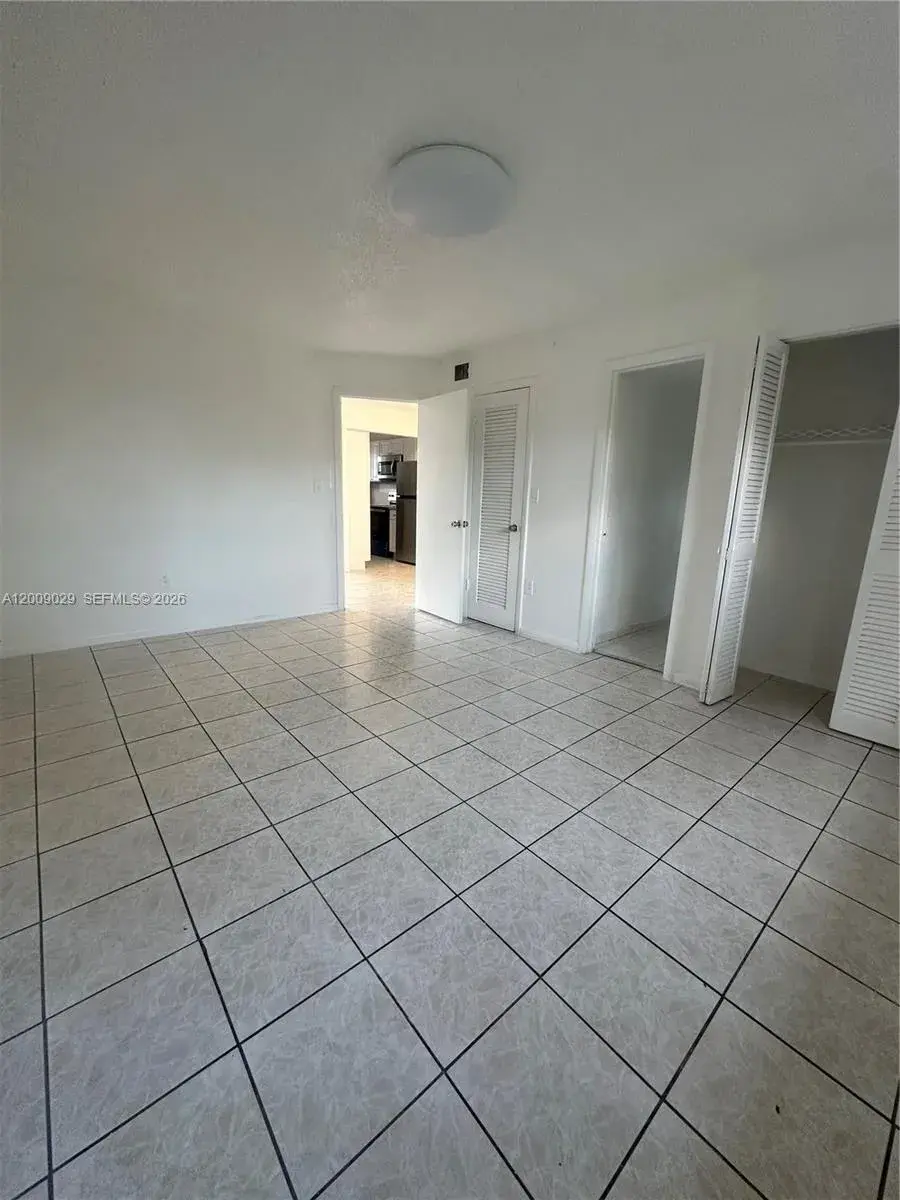 1 bedroom 1 bath Residential Lease for rent at 321 NE 1st Ct # 115, Hallandale Beach FL 33009