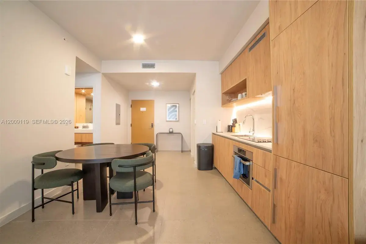 11 NE 6TH # 1104, Miami FL 33132