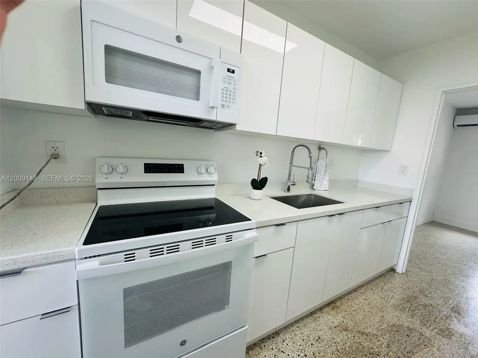 1 bedroom 1 bath Residential Lease for rent at 417 SE 14th Ct # 2, Fort Lauderdale FL 33316
