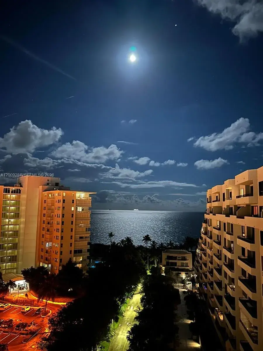 2 bedroom 2 bath for rent at 251 Crandon Blvd # 1105, Key Biscayne FL 33149