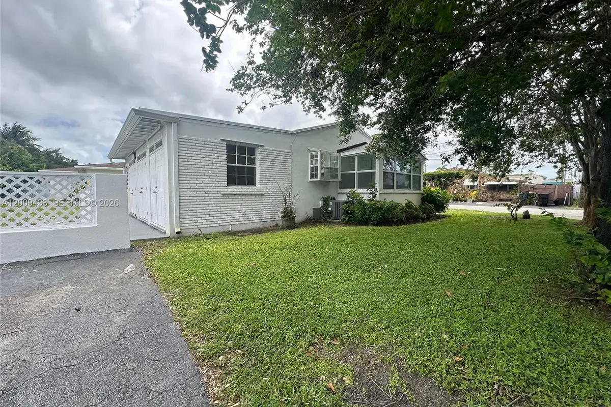 122 NE 2 Ave, Hallandale Beach FL 33009