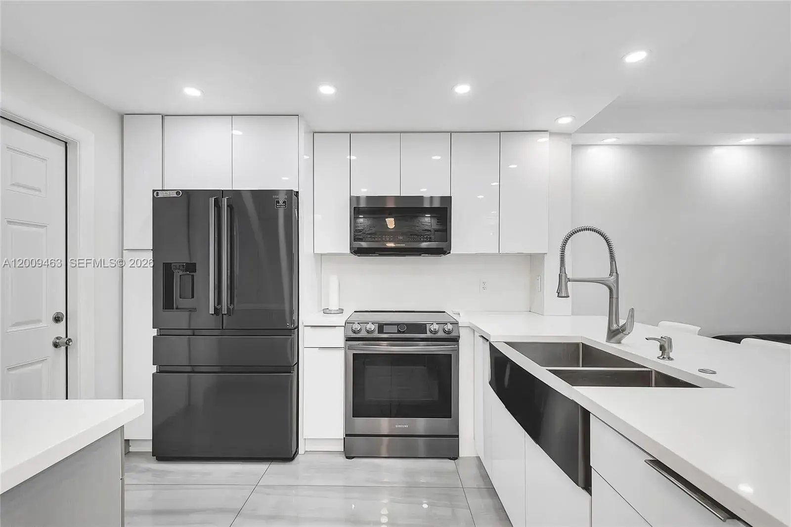 5260 NW 11th St # 201, Plantation FL 33313