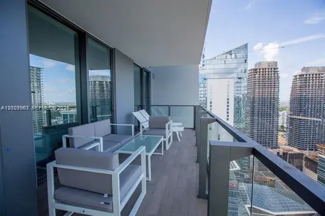 68 SE 6th St # 3210, Miami FL 33131