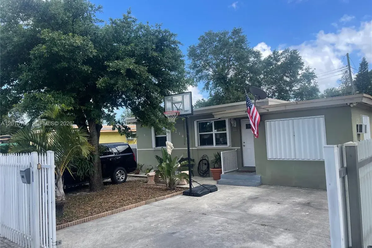 2144 NW 85th St, Miami FL 33147