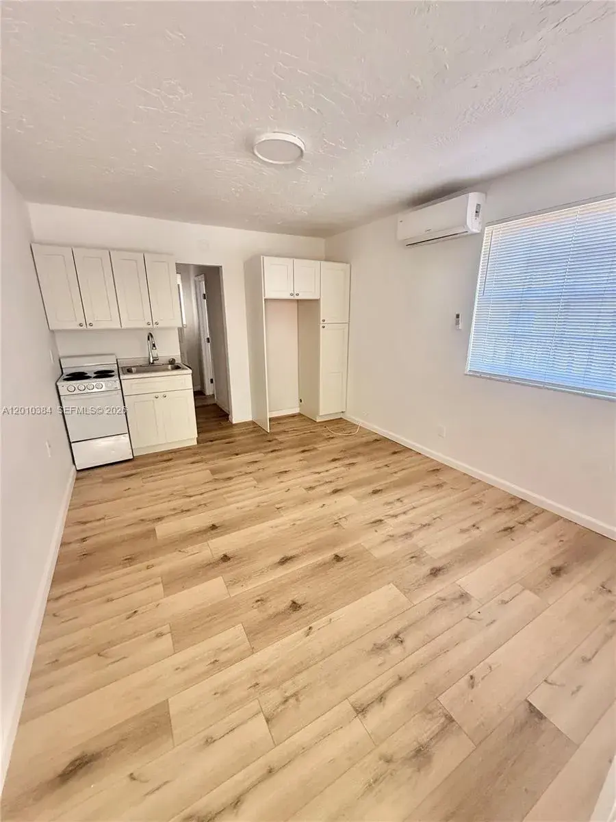 1 bath Residential Lease for rent at 1903 Thomas St # 6, Hollywood FL 33020