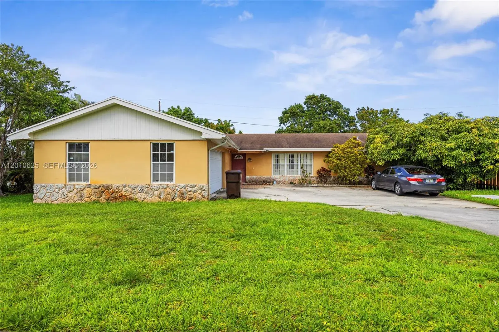 3 bedroom 2 bath Residential for sale at 1831 Hiltonia Cir, West Palm Beach FL 33407