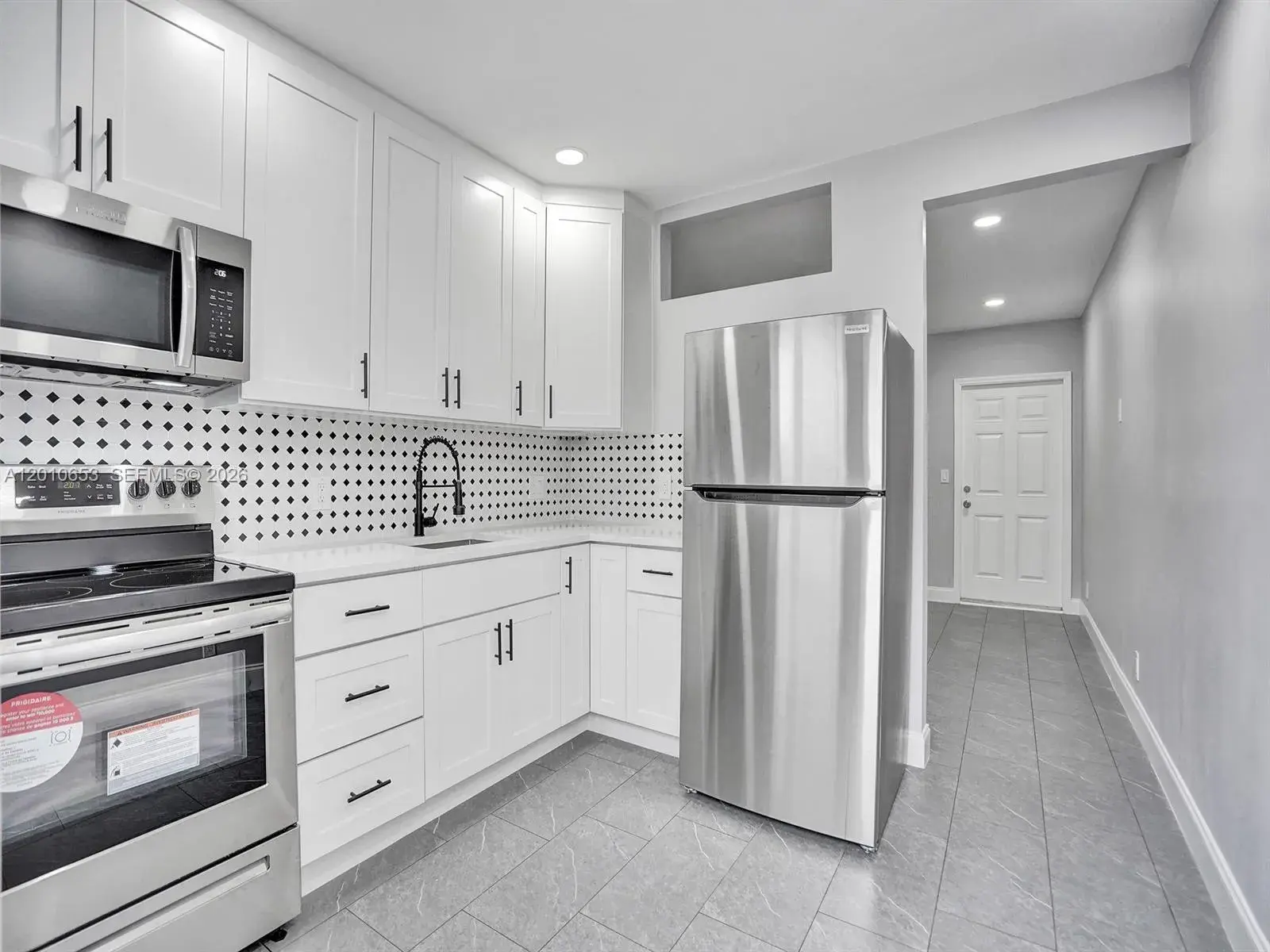 2 bedroom 1 bath Residential Lease for rent at 951 SW 30th St # 2, Fort Lauderdale FL 33315