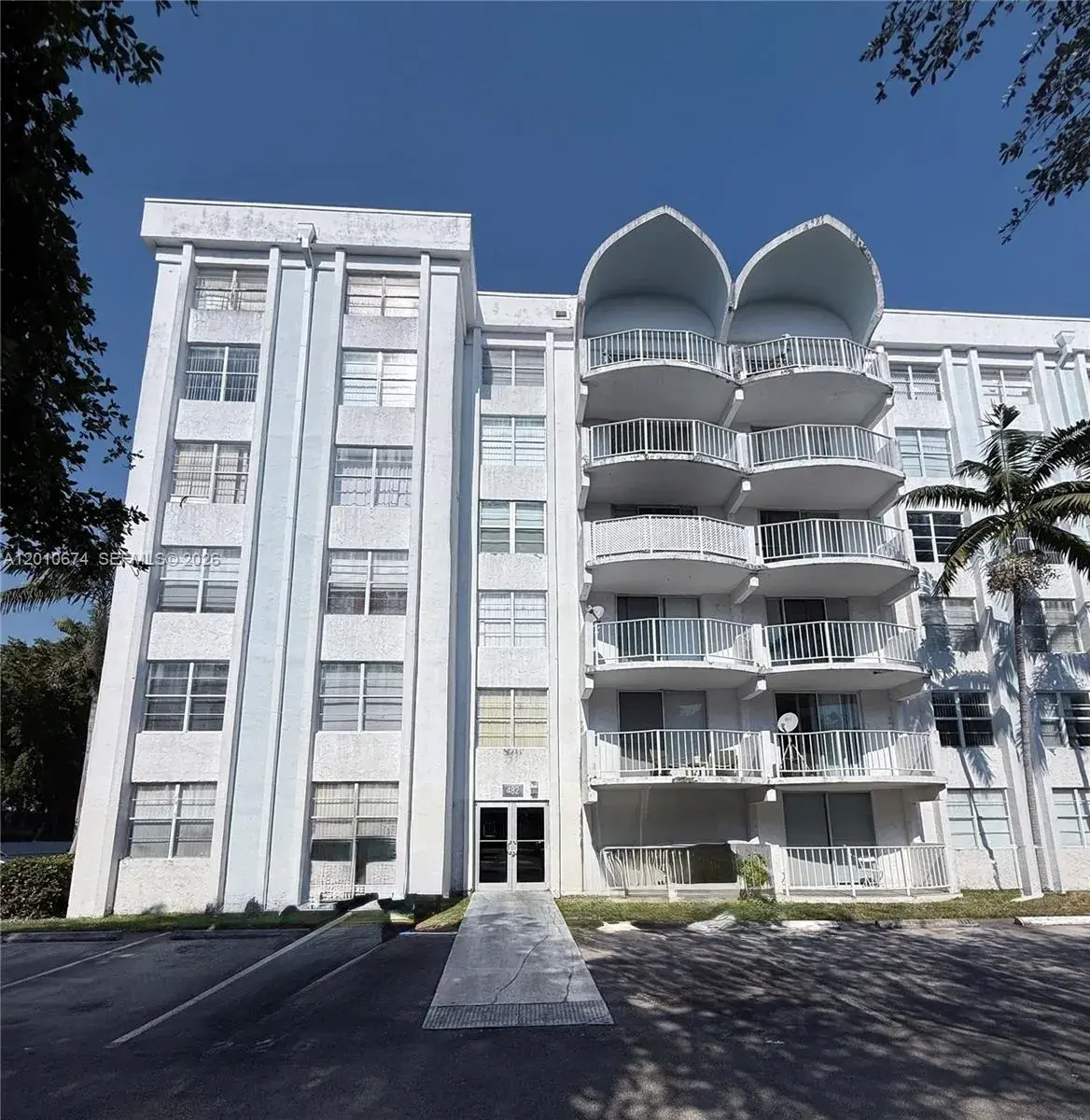 1 bedroom 1 bath Residential for sale at 482 NW 165th St Rd # 307, Miami FL 33169