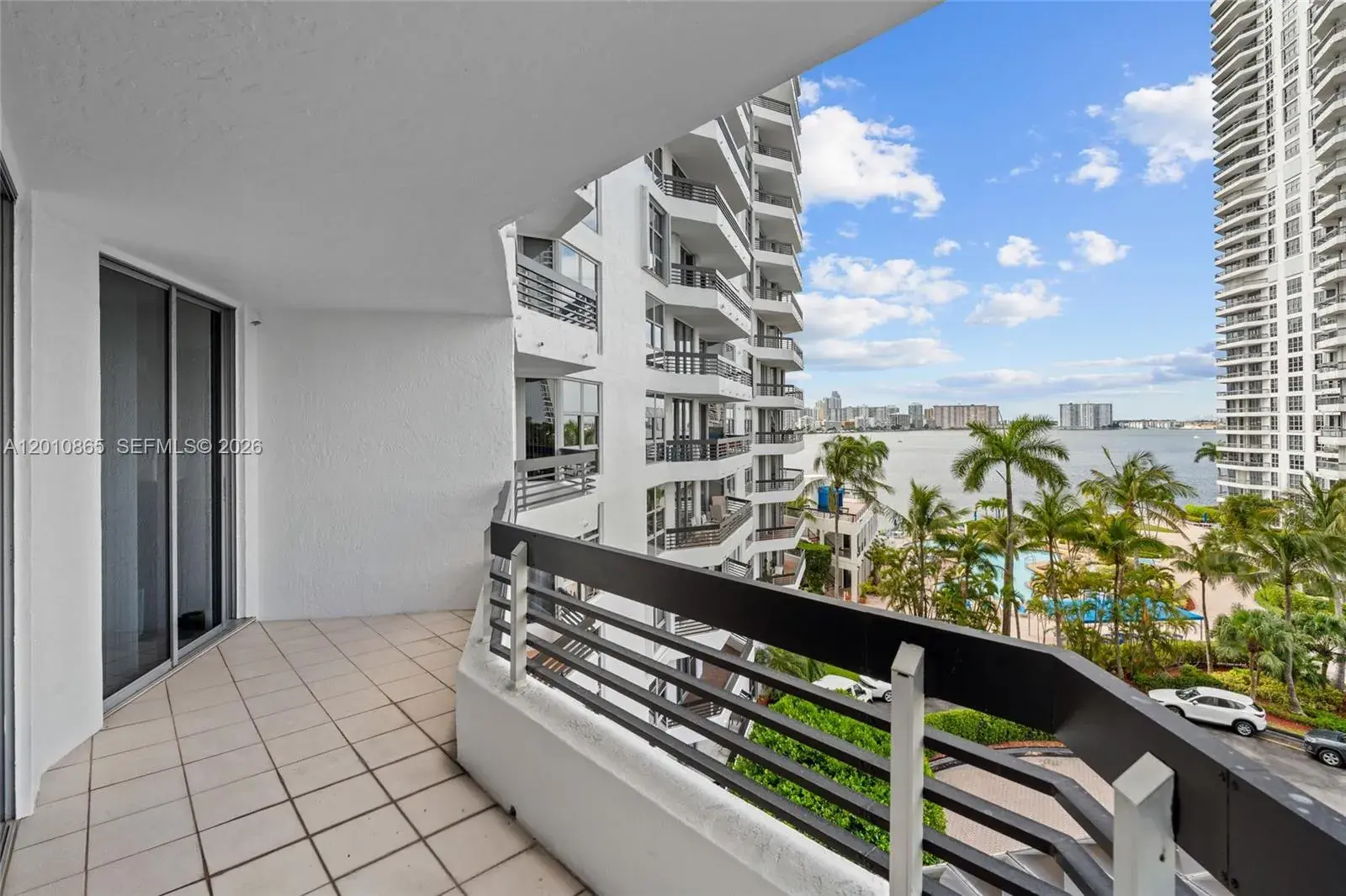 1 bedroom 1 bath Residential for sale at 19195 NE 36th Ct # 604, Aventura FL 33180