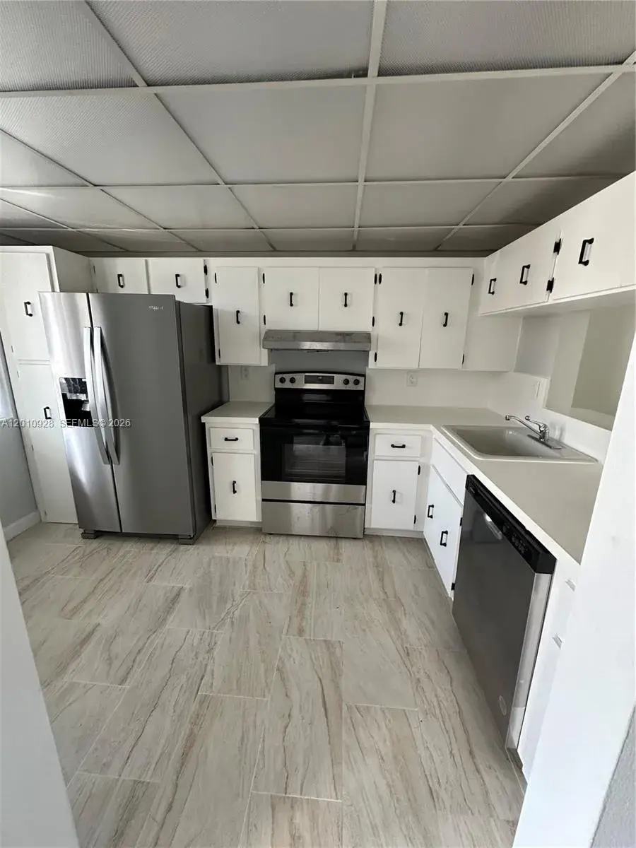 3571 Inverrary Dr # 202, Lauderhill FL 33319