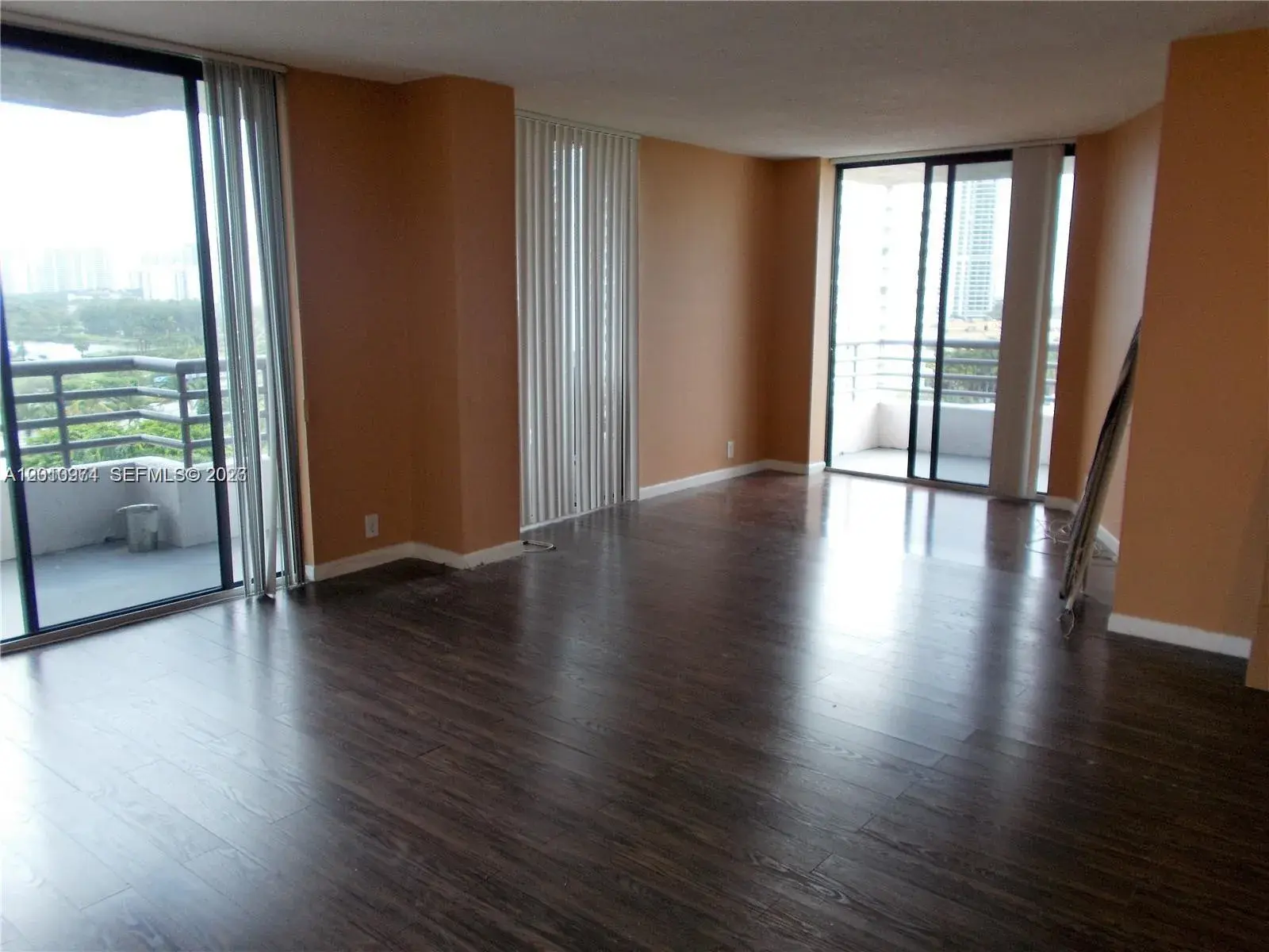 2 bedroom 2 bath Residential for sale at 3300 NE 191st St # 912, Aventura FL 33180