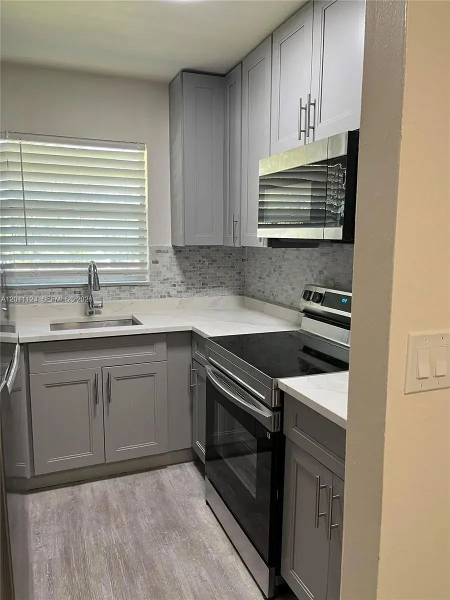 1 bedroom 1 bath Residential Lease for rent at 2134 Lincoln St # 18, Hollywood FL 33020