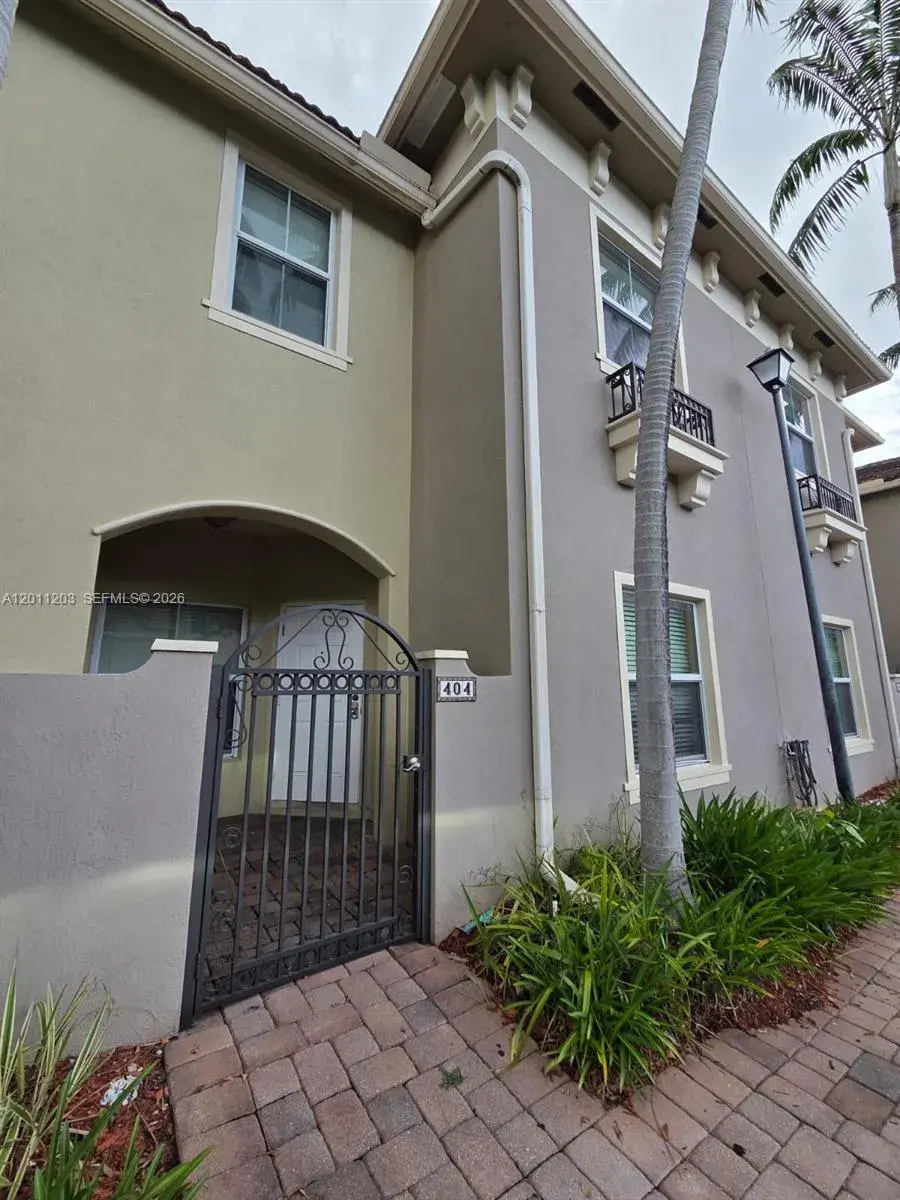 3 bedroom 2 bath Residential for sale at 2851 W Prospect Rd # 404, Tamarac FL 33309